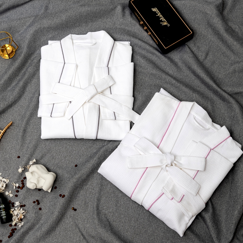 Accappatoio da hotel con collo a kimono in puro cotone 100% piccolo Accappatoio da hotel con collo a kimono in puro cotone 100% piccolo