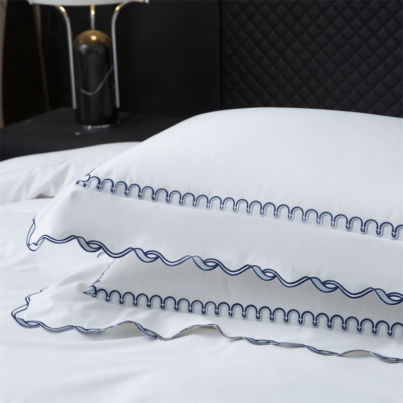 Set di biancheria da letto in raso di cotone 350TC dal design raffinato con ricamo Set di biancheria da letto in raso di cotone 350TC dal design raffinato con ricamo