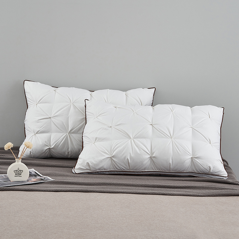 Cuscino con tecnologia intrecciata con imbottitura in piuma d'oca Cuscino con tecnologia intrecciata con imbottitura in piuma d'oca