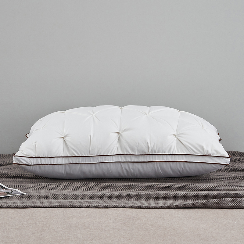 Cuscino con tecnologia intrecciata con imbottitura in piuma d'oca Cuscino con tecnologia intrecciata con imbottitura in piuma d'oca