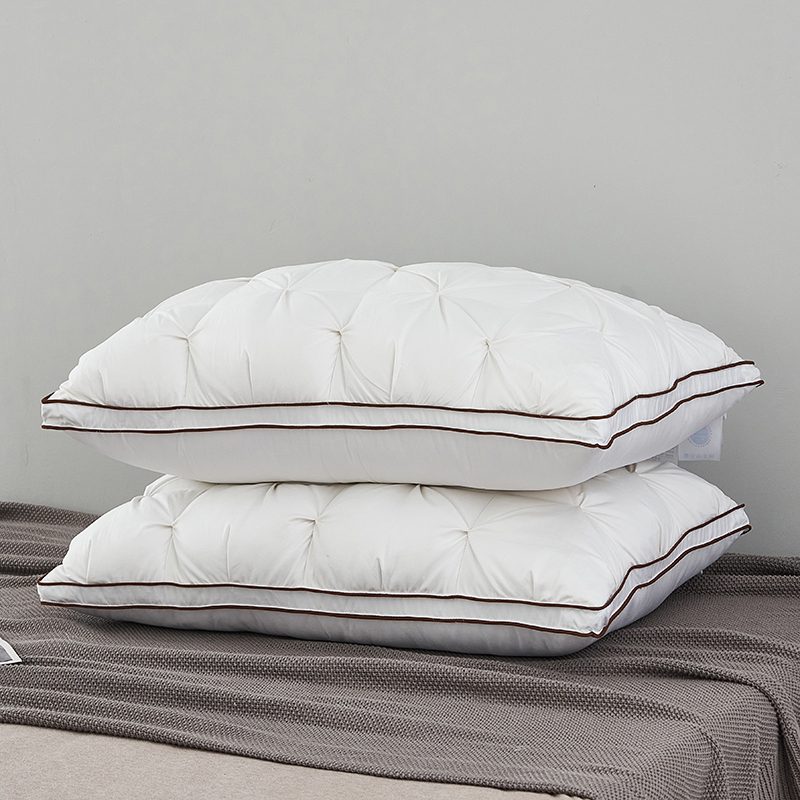 Cuscino con tecnologia intrecciata con imbottitura in piuma d'oca Cuscino con tecnologia intrecciata con imbottitura in piuma d'oca