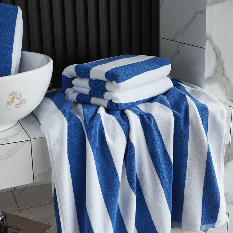 Telo mare da piscina a righe bianche blu tinto in filo