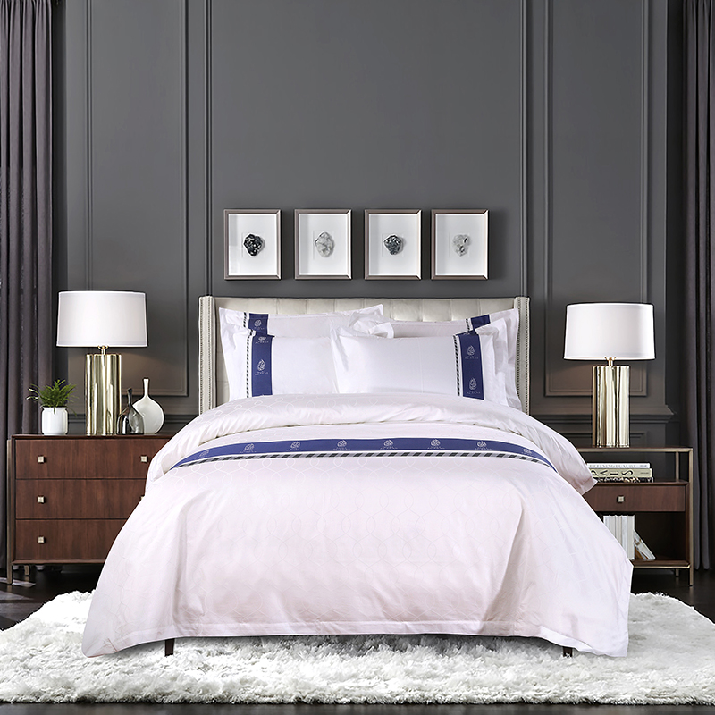 Set biancheria da letto in cotone 100% con logo personalizzato tinto in filo