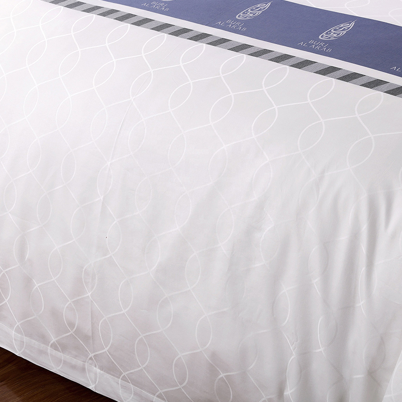 Set biancheria da letto in cotone 100% con logo personalizzato tinto in filo Set biancheria da letto in cotone 100% con logo personalizzato tinto in filo