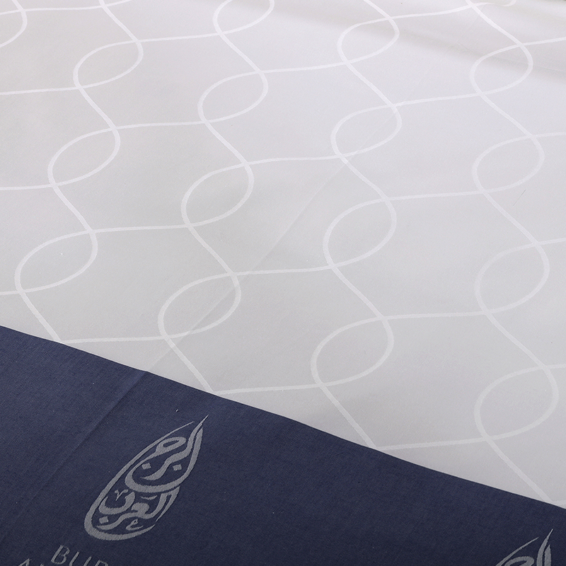 Set biancheria da letto in cotone 100% con logo personalizzato tinto in filo Set biancheria da letto in cotone 100% con logo personalizzato tinto in filo