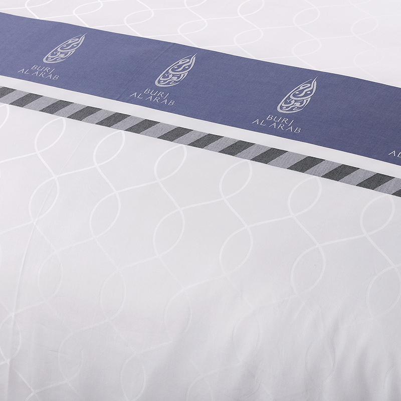 Set biancheria da letto in cotone 100% con logo personalizzato tinto in filo Set biancheria da letto in cotone 100% con logo personalizzato tinto in filo